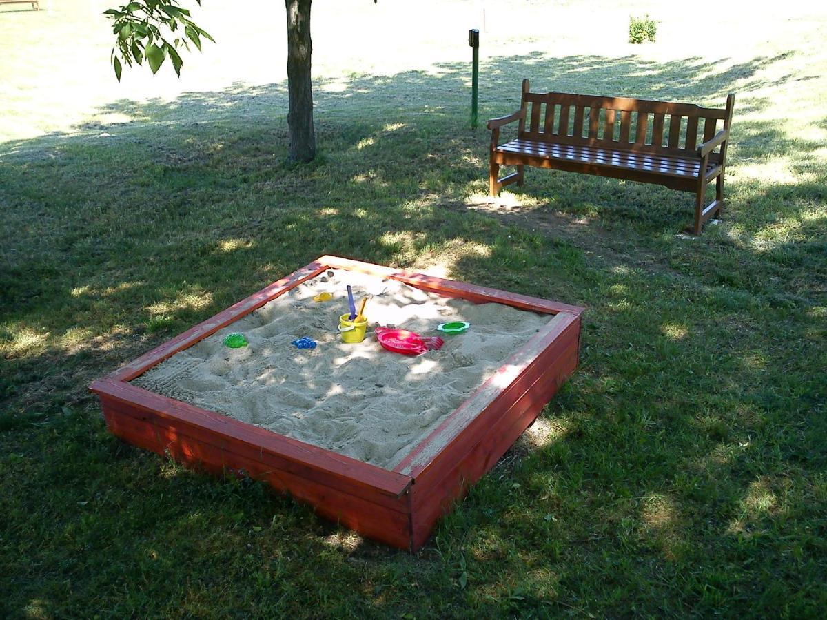 Grante Motel Эстергом Экстерьер фото