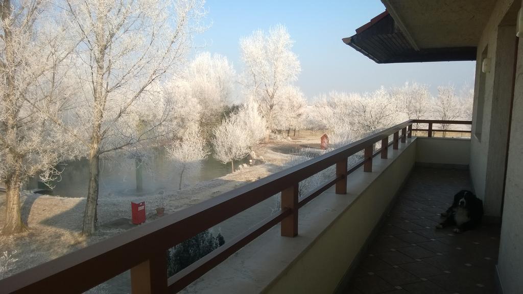Grante Motel Эстергом Экстерьер фото